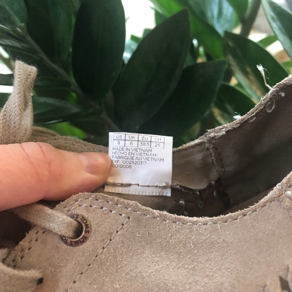Toms Lenox Suede Sneakers - Women’s 8 - Picture 6 of 7